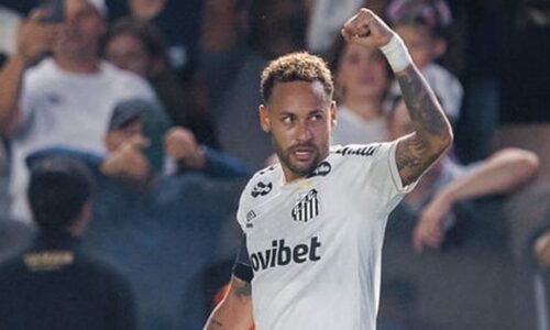 Jogadores do Cerro Porteño e Palmeiras se enfrentando no jogo de ida das oitavas de final da Libertadores