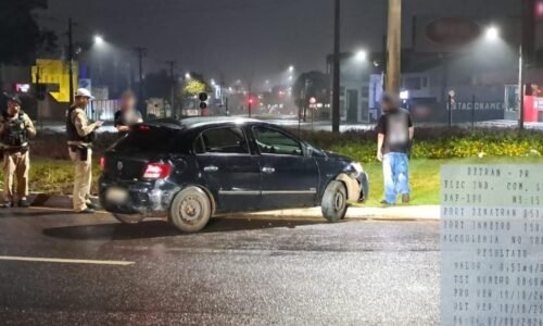 Embriagado e com CNH cassada, motorista colide contra rotatória e acaba preso durante a madrugada em Cascavel