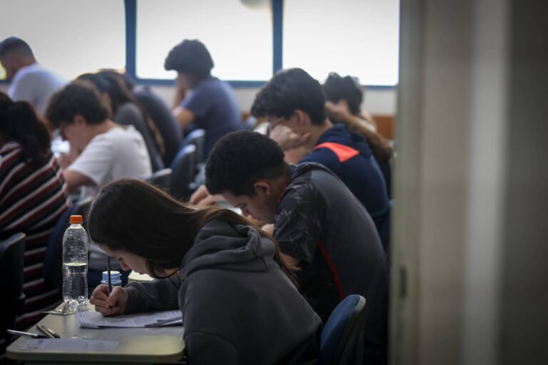 Fuvest: abre inscrições para vestibular 2027 da USP - 17/08/2026 - Educação