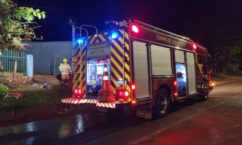 Incêndio atinge casa no Bairro Santa Cruz e mobiliza Corpo de Bombeiros em Cascavel