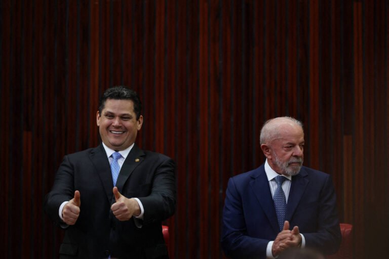 Lula e Alcolumbre marcam novo encontro para tratar pautas - 06/08/2026 - Painel