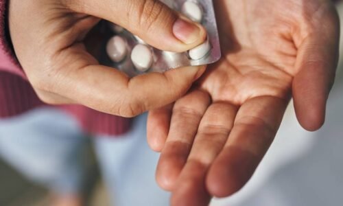 Medicamento à base de paracetamol é suspenso após contaminação por bolor