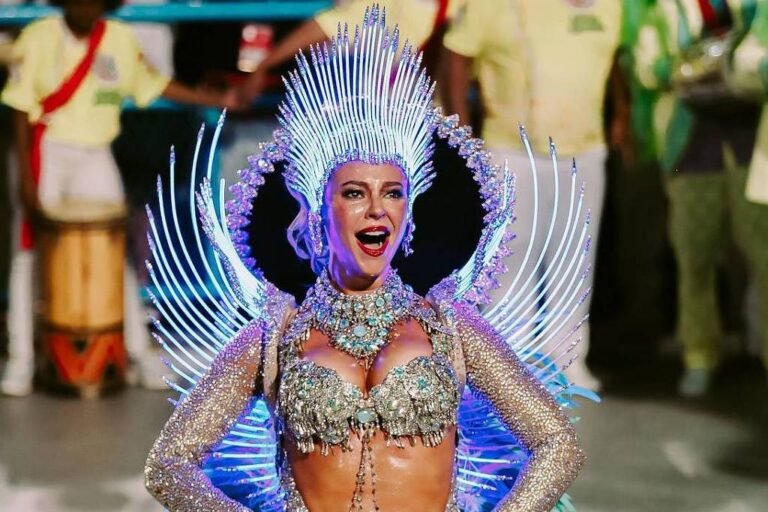 Paolla Oliveira é a nova rainha de bateria da Imperatriz - 24/08/2026 - Carnaval