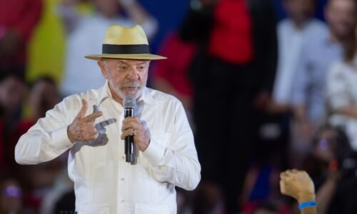 'Quem nunca pediu empréstimo para um amigo?'