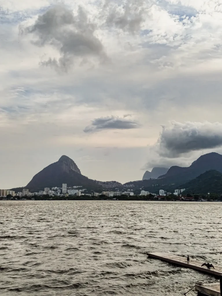 Sábado (22/08) termina com previsão de chuva e de ventos moderados | Chuva segue até quarta-feira (26/08)