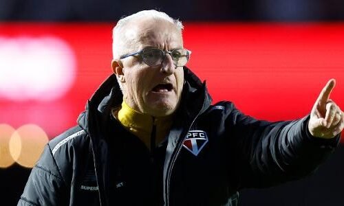 Dorival Júnior tentará acabar com o jejum de vitórias do São Paulo, nesta terça