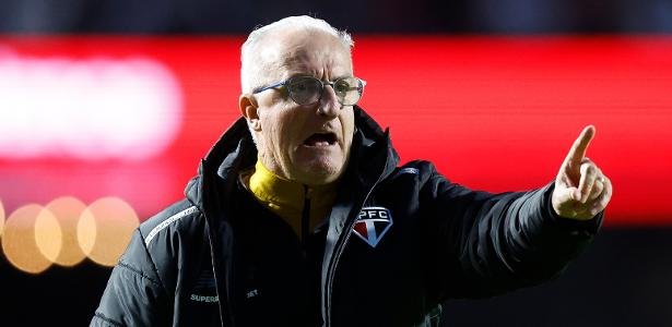 Dorival Júnior tentará acabar com o jejum de vitórias do São Paulo, nesta terça