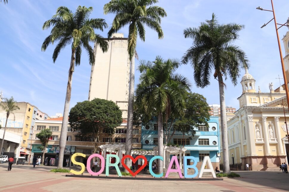 Secretaria da Mulher realiza ação na Praça Central em referência ao Agosto Lilás – Agência de Notícias