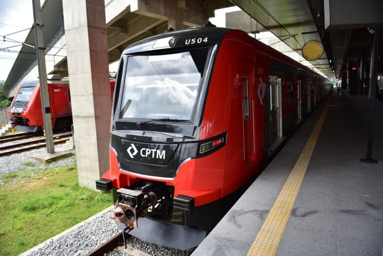 Semana começa com possibilidade de greve na CPTM -