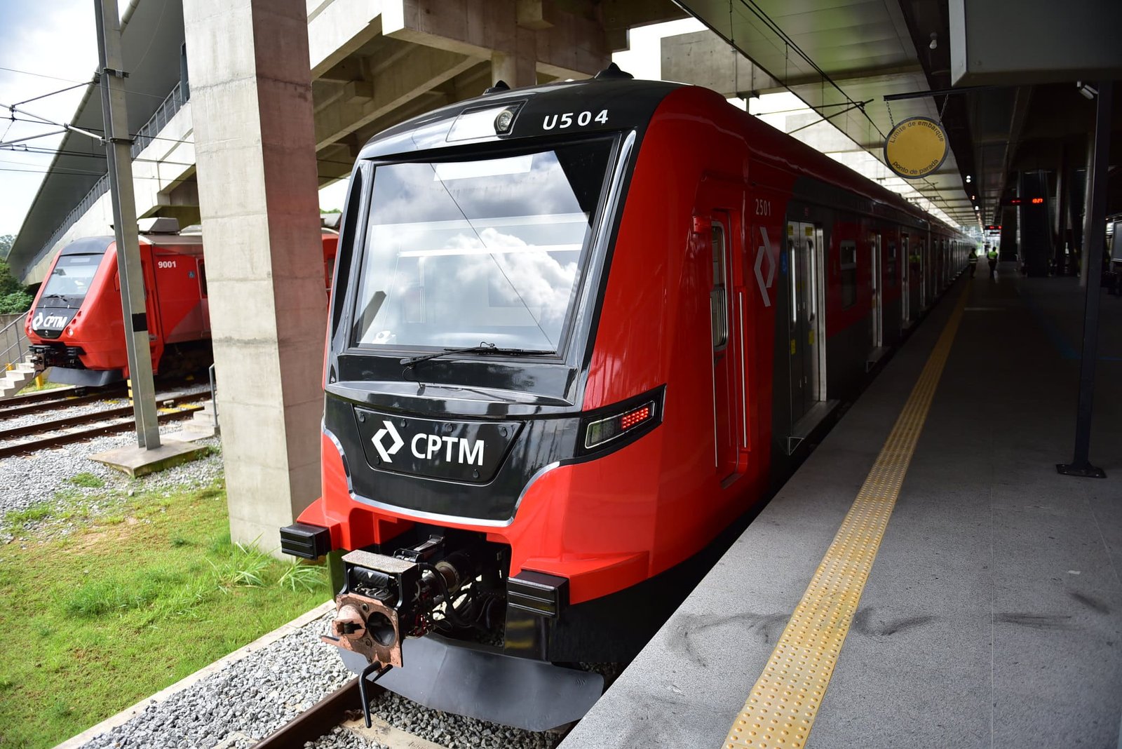 Semana começa com possibilidade de greve na CPTM -