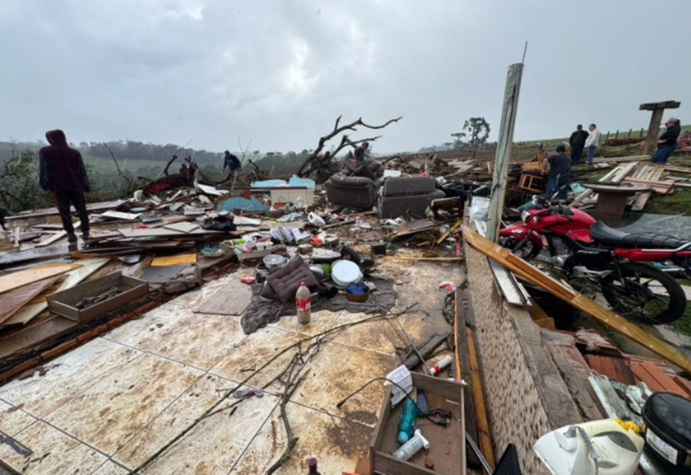 'Sensação de impotência', diz produtor que filmou tornado no Paraná