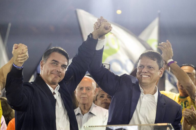 Tarcísio vai ao STF contra Lula após críticas - 12/08/2026 - Política