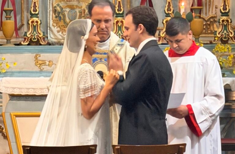 Theresa Fonseca e Gustav von Fürstenberg se casam em Paraty