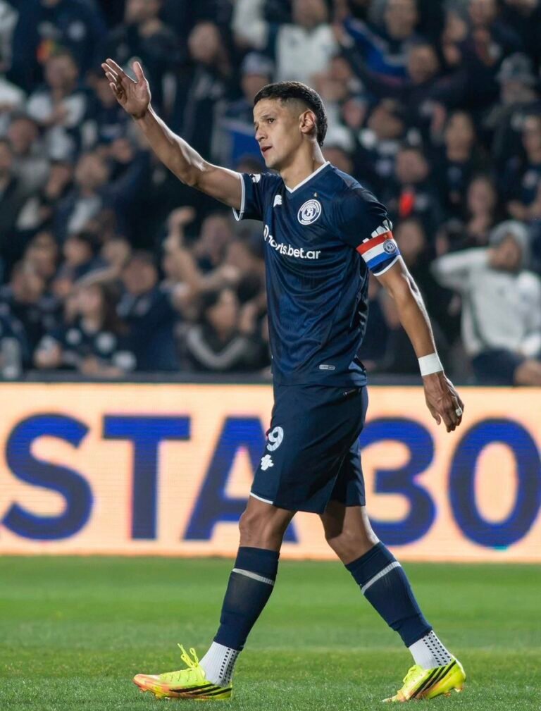 Veja os números do atacante Alex Arce, de 31 anos