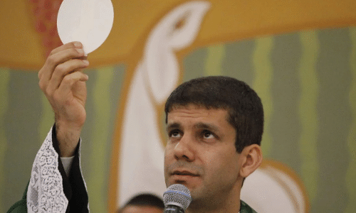 Padre Rodrigo de Oliveira Silva foi excomungado da Igreja Católica