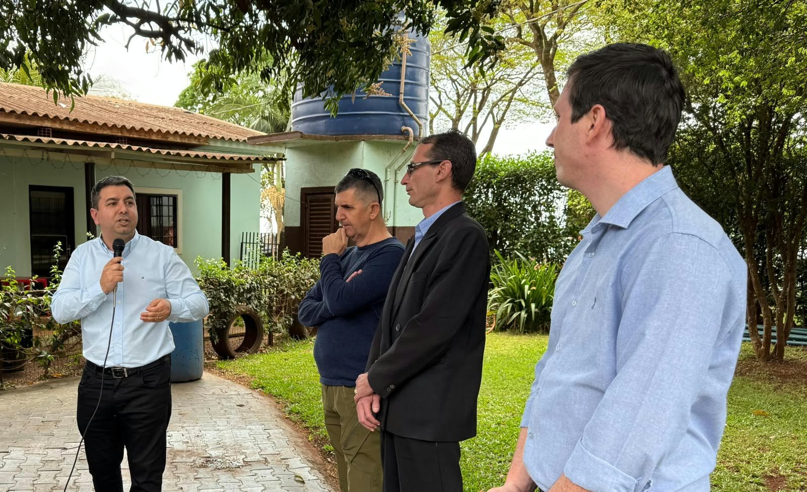 A diretoria do Partido NOVO em Ubiratã é presidida por Duda, empresário do ramo de móveis e decoração, também ligado à Faculdade Uningá. A vice-presidência é ocupada por Fábio Augusto Celestino, do Portal Ubiratã Online, que também atua como servidor público.