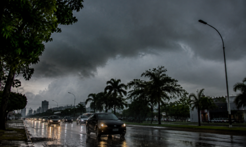 Nuvens carregadas e chuva intensa ilustram alerta do Inmet para várias regiões do Brasil